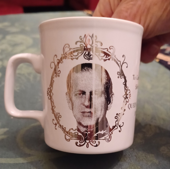 Queen Elizabeth Silver Jubilee Commemorative Kiln Craft Mug - Picture 3 of 7